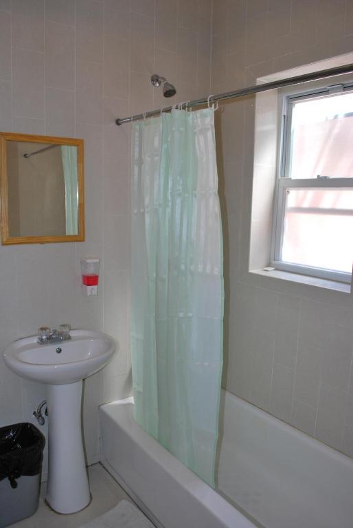 Bowery Grand Hostal *